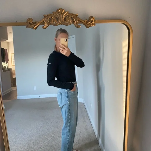 ALO Yoga Black Long Sleeve Top - Picture 2 of 4